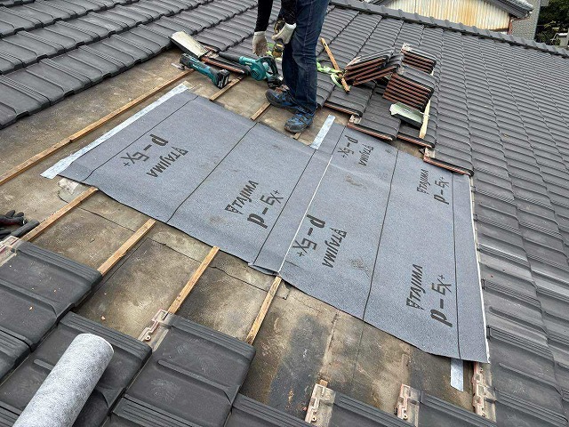 防水シートの引き込み